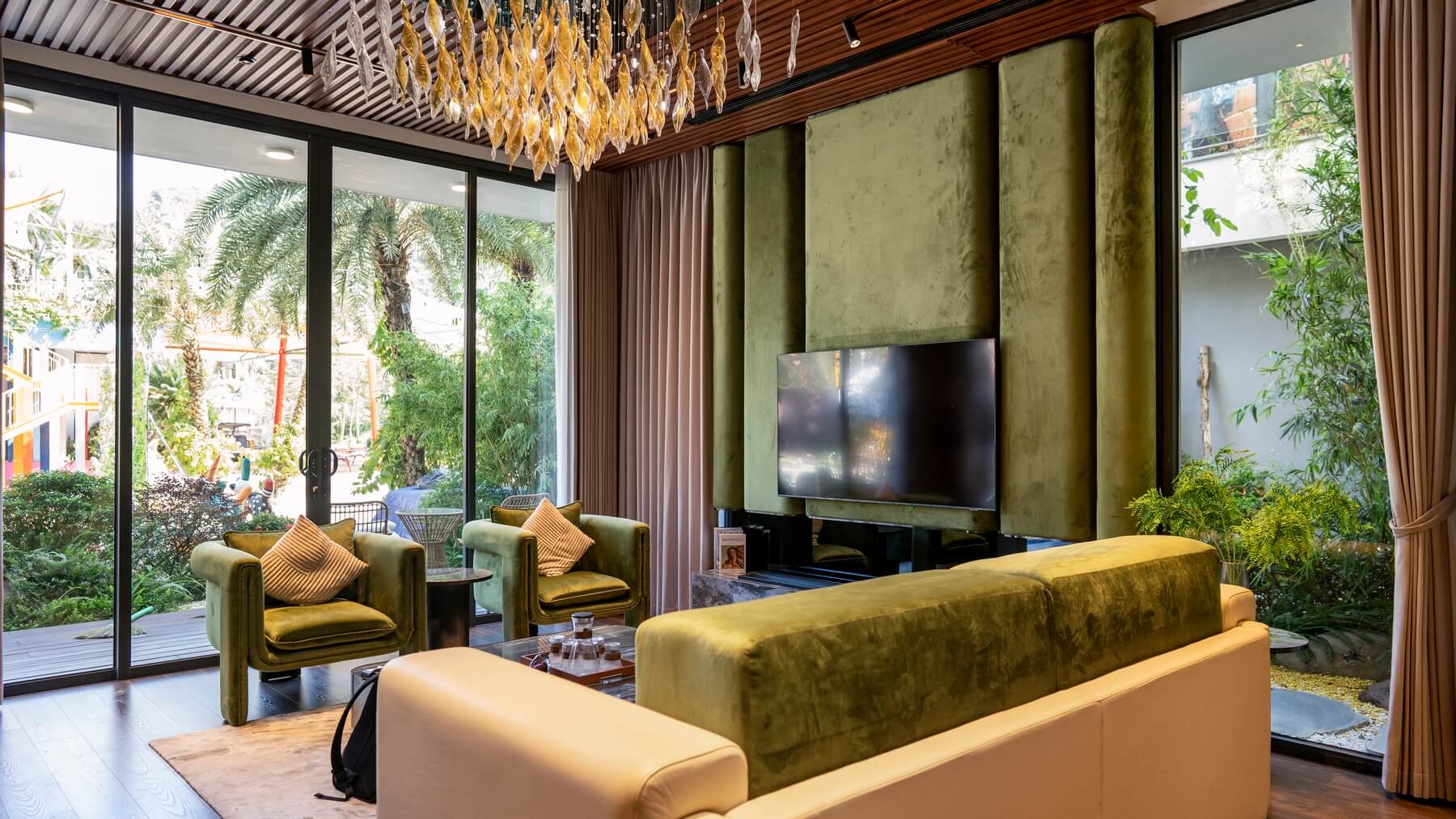 Flamingo Golden Hill